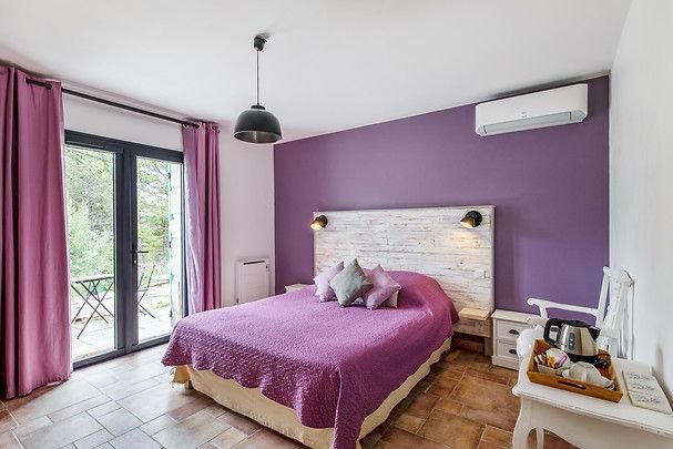 Chambre Double Supérieure Vue Piscine - Mas de la Pinède Bollène Provence